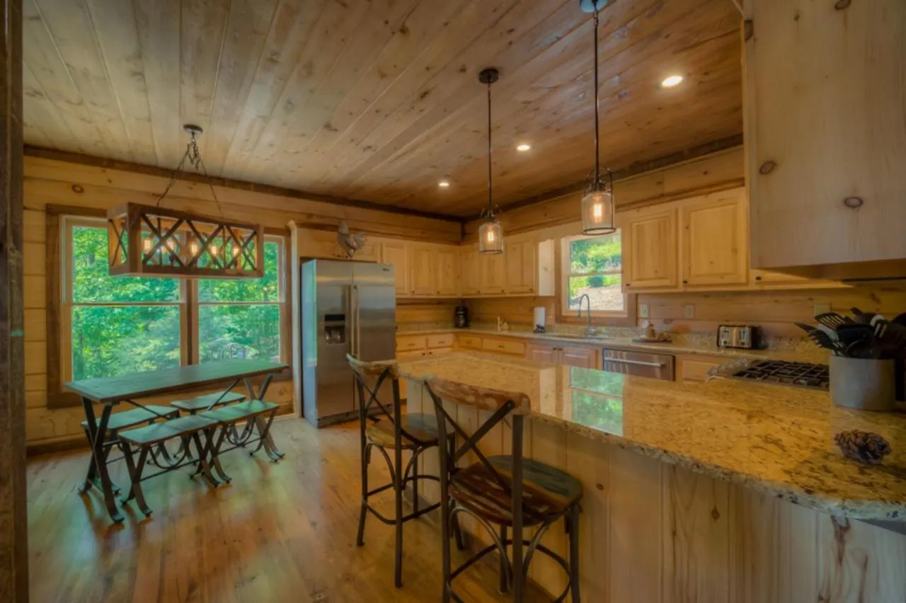 Sleepy Bear Hideaway * Blue Ridge