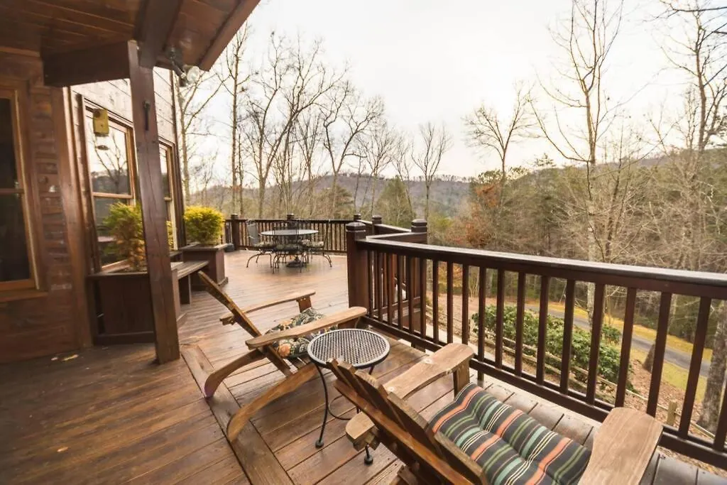 Holiday home Christmas Lodge-secluded Near Downtown *