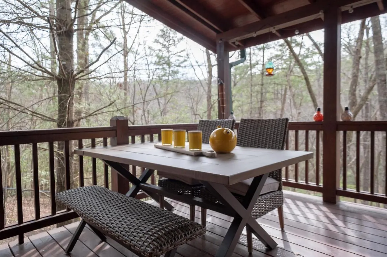 Ferienhaus Three Dog Night - Pet-friendly Cabin With Hot Tub