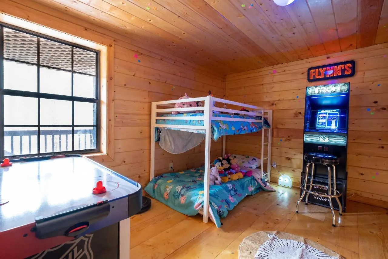Three Dog Night - Pet-friendly Cabin With Hot Tub Ferienhaus