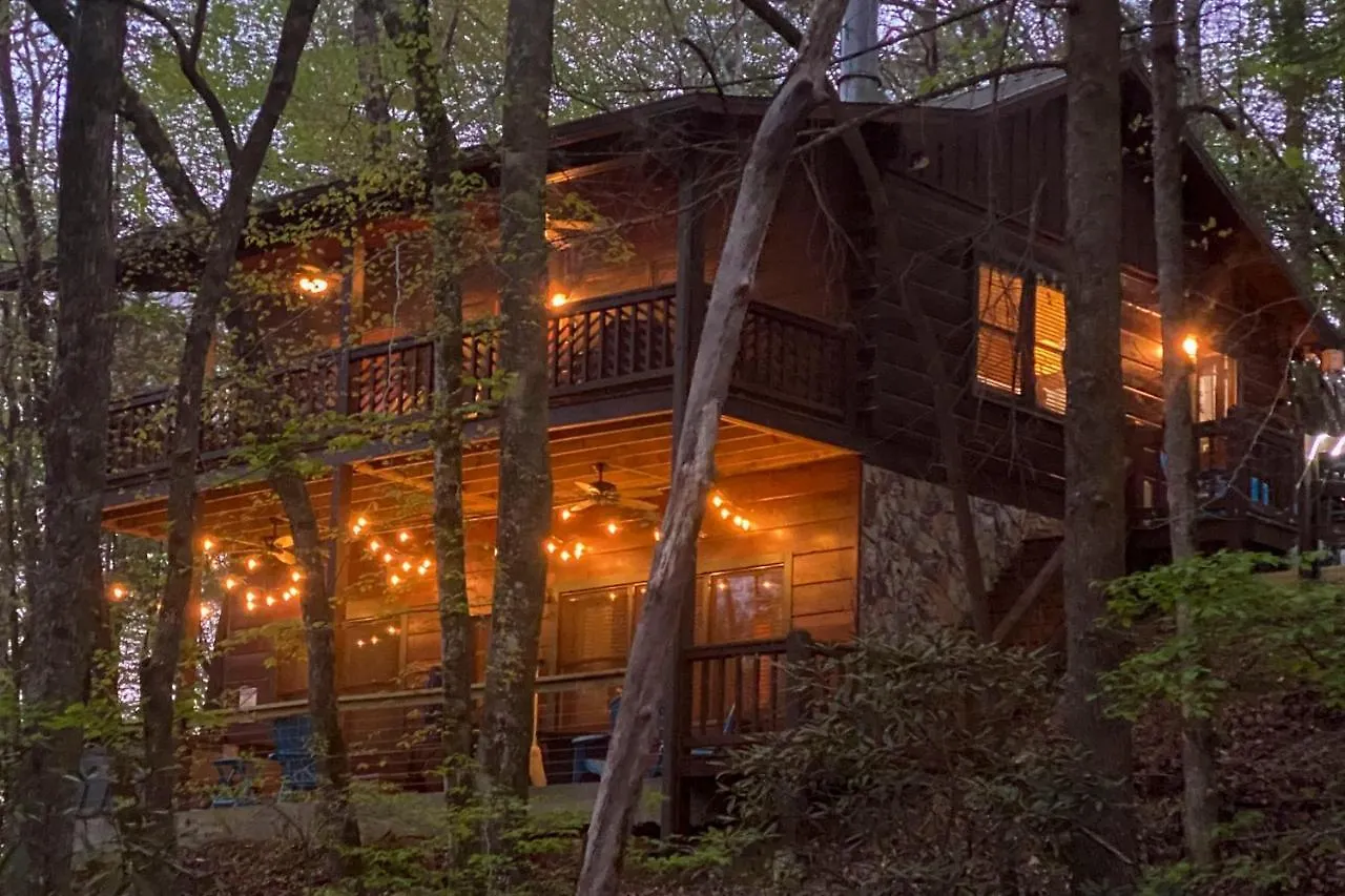 Charming With Game And Hot Tub! *