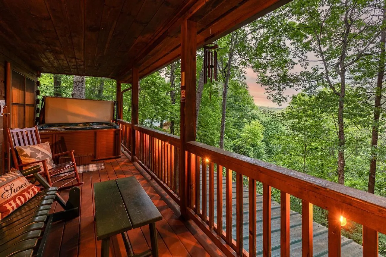 Secluded Sunrise Ridge-10 Min From Blue Ridge, King Beds, Hot Tub, 2 Porches, Fireplace Wood Burning, Mountain View, Cozy *
