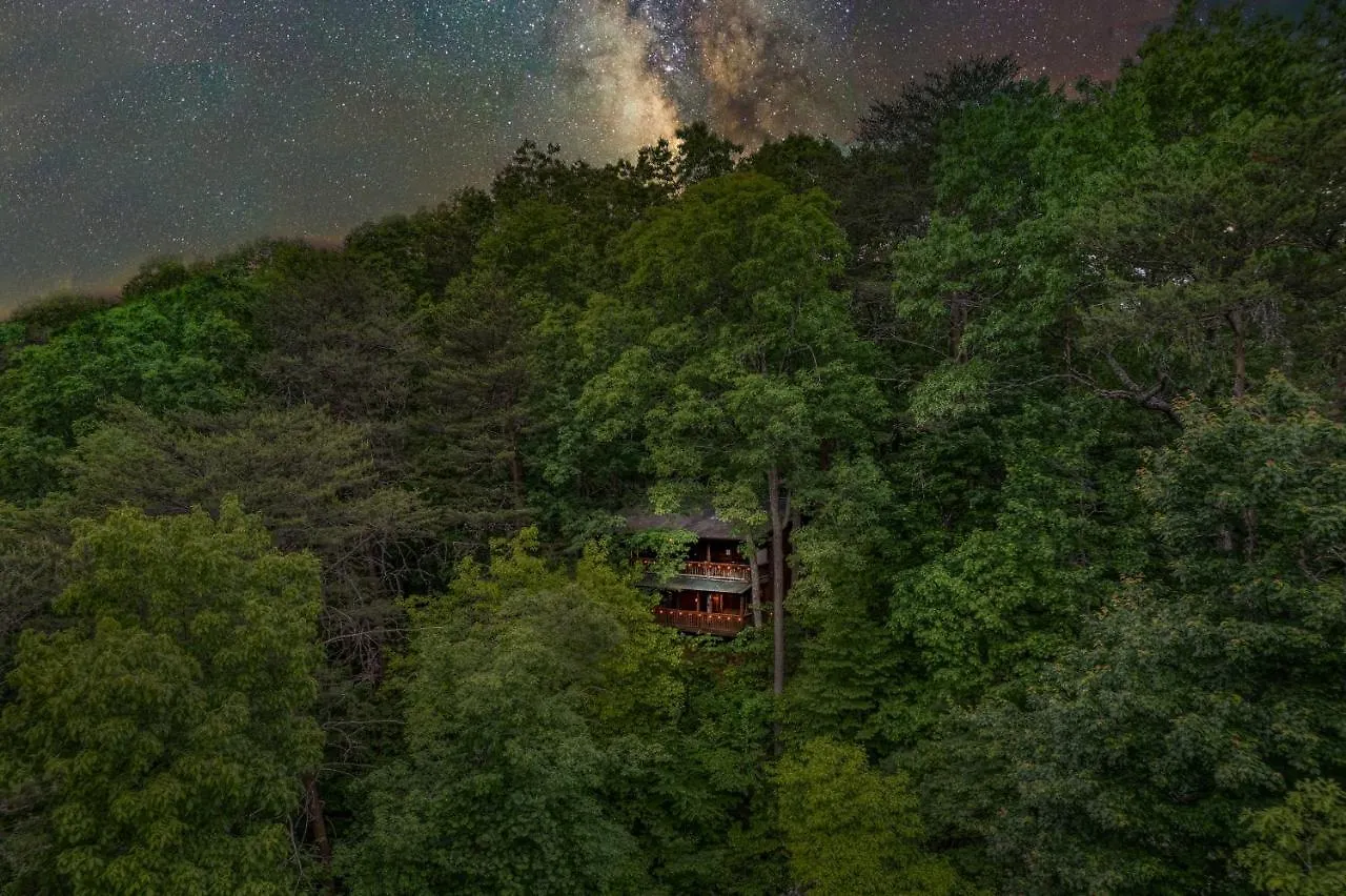 Secluded Sunrise Ridge-10 Min From Blue Ridge, King Beds, Hot Tub, 2 Porches, Fireplace Wood Burning, Mountain View, Cozy *