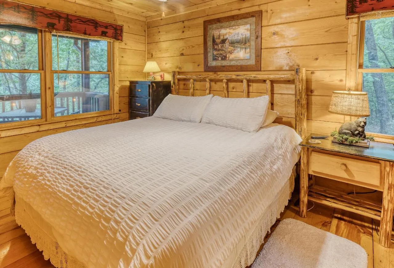 Secluded Sunrise Ridge-10 Min From Blue Ridge, King Beds, Hot Tub, 2 Porches, Fireplace Wood Burning, Mountain View, Cozy