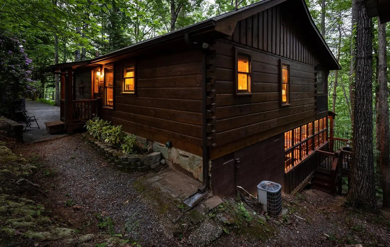 Secluded Sunrise Ridge-10 Min From Blue Ridge, King Beds, Hot Tub, 2 Porches, Fireplace Wood Burning, Mountain View, Cozy Blue Ridge