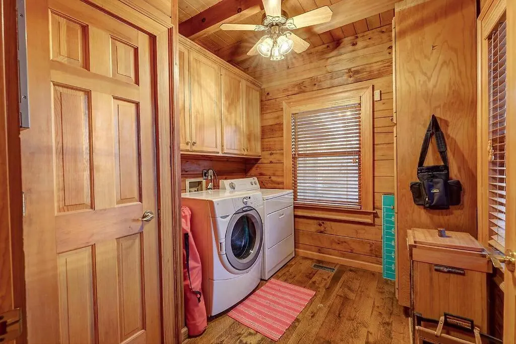 Bliss- Spacious Cabin, Pets, Hot Tub! Semesterbostad Blue Ridge