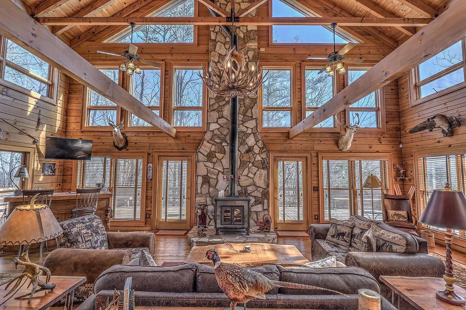 Bliss- Spacious Cabin, Pets, Hot Tub!