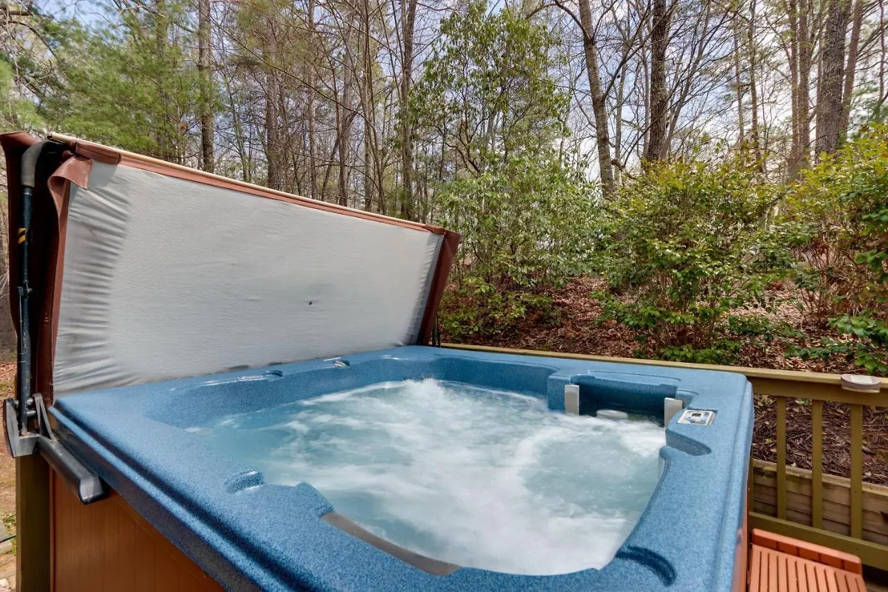 Cozy In The Woods With Hot Tub! بيت للعطل *