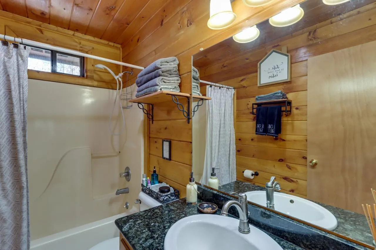 Cozy In The Woods With Hot Tub! بلو ريدج