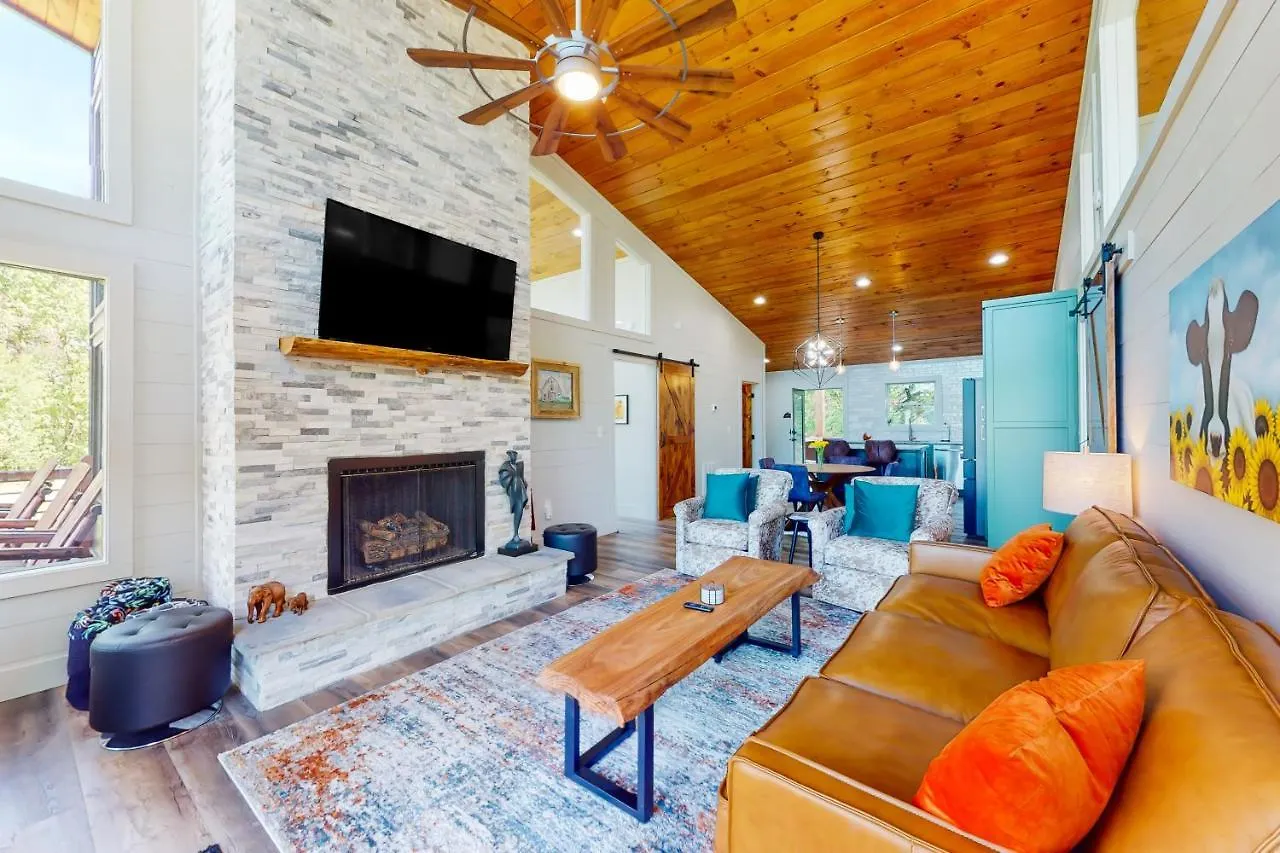 Modern Mountain Retreat