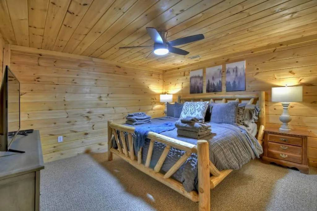 Dog Friendly & Mountain Views Hot Tub Semesterbostad