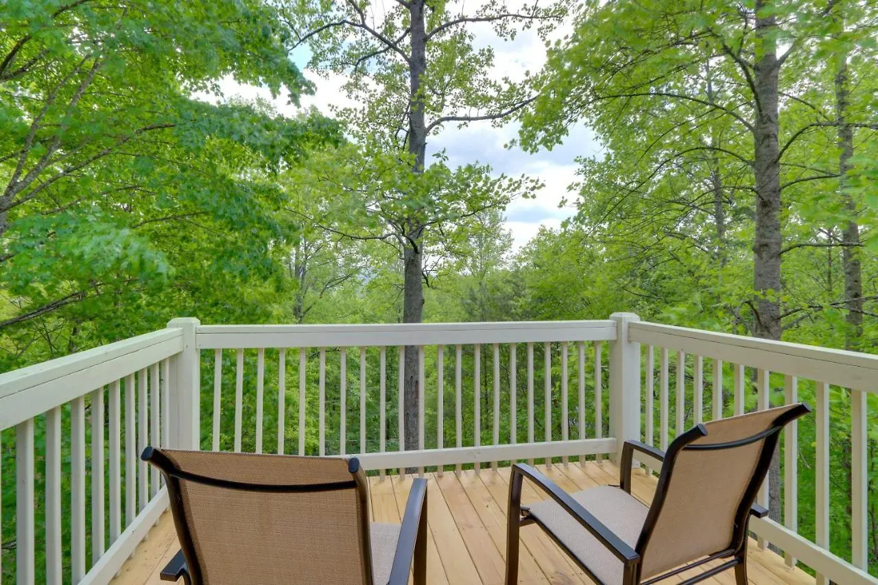 Getaway With Hot Tub And Seasonal View!