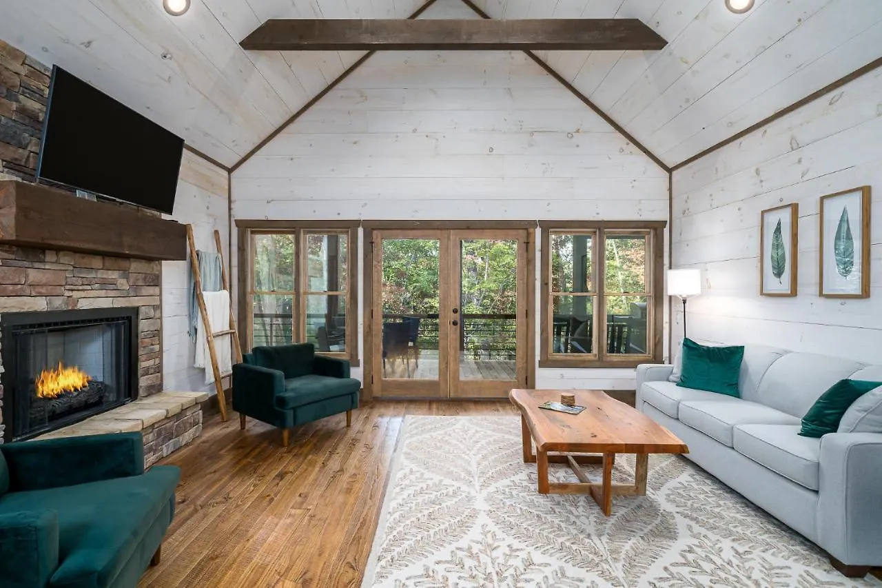 Peaceful Luxury Cabin, Hot Tub, Games, 3 Fireplaces * 蓝岭