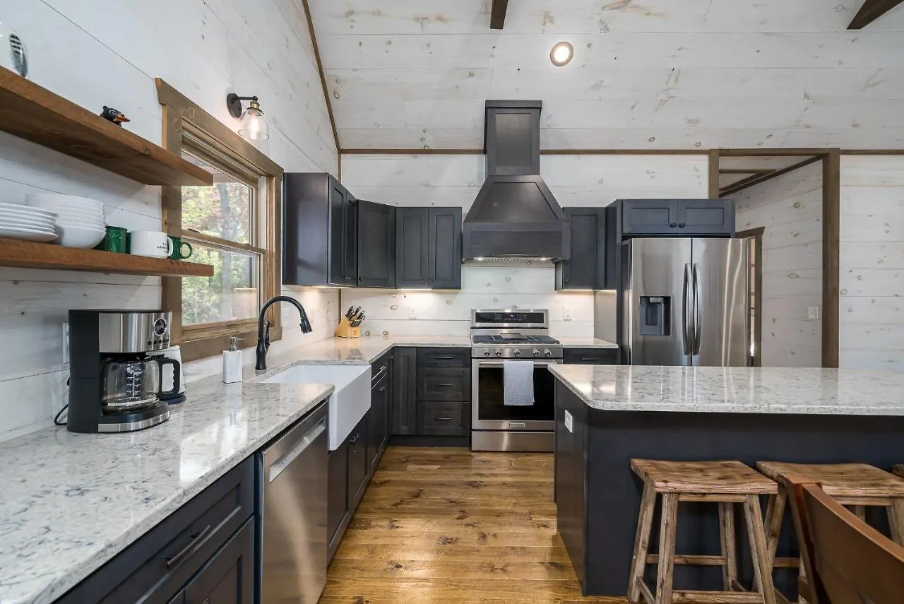 Peaceful Luxury Cabin, Hot Tub, Games, 3 Fireplaces 度假居 *