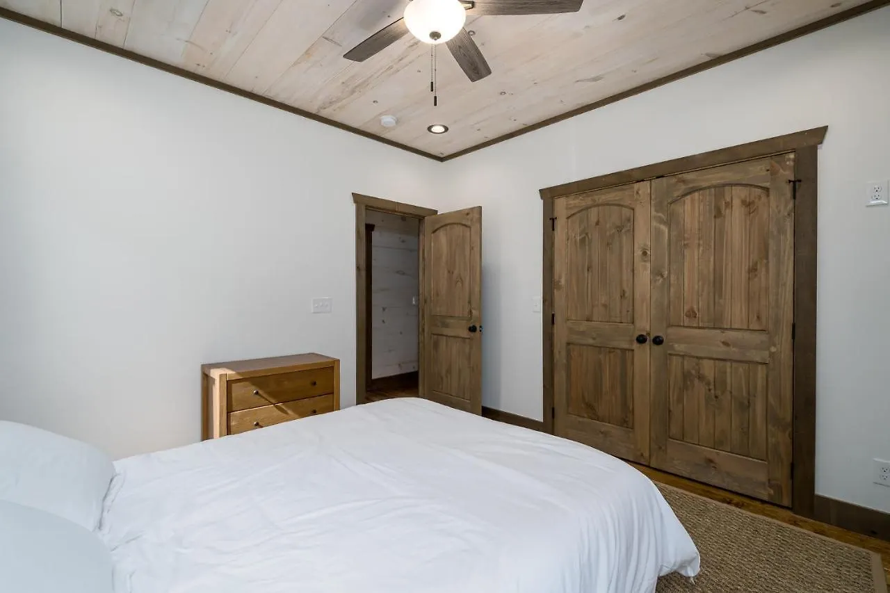 度假居 Peaceful Luxury Cabin, Hot Tub, Games, 3 Fireplaces 蓝岭