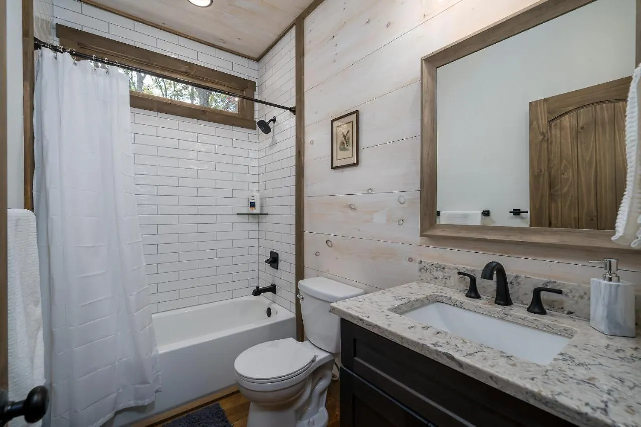 Peaceful Luxury Cabin, Hot Tub, Games, 3 Fireplaces 度假居 蓝岭