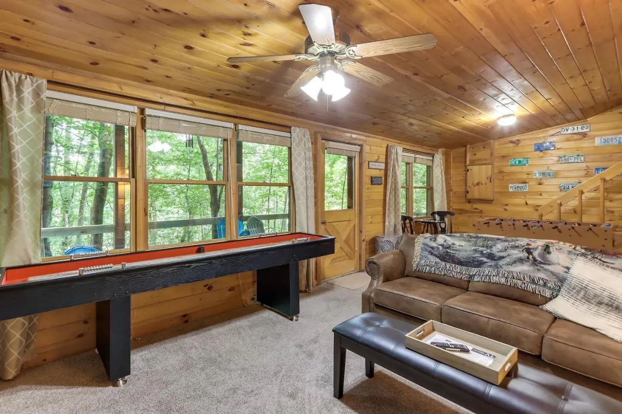 Charming With Game And Hot Tub! *