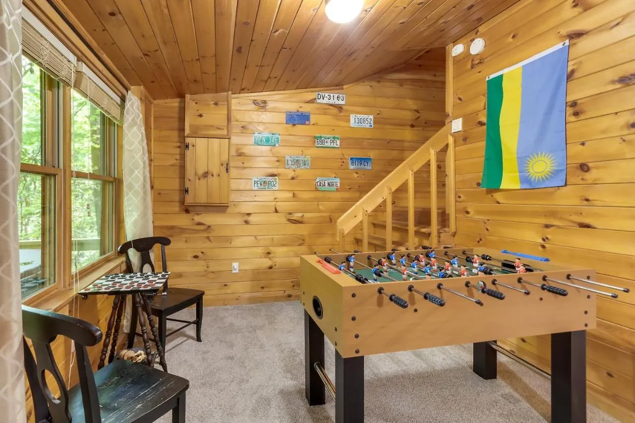 Charming With Game And Hot Tub! *