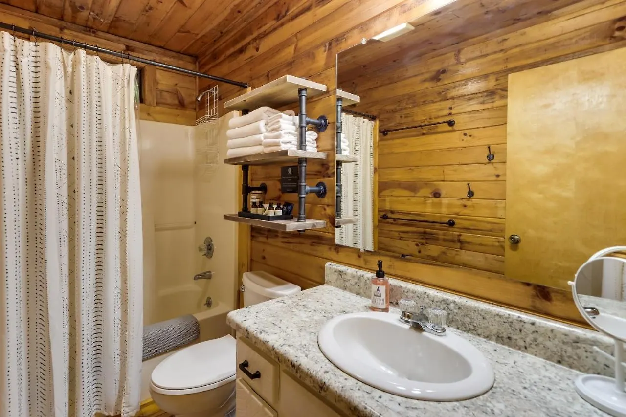 Tatil Evi Charming With Game And Hot Tub!