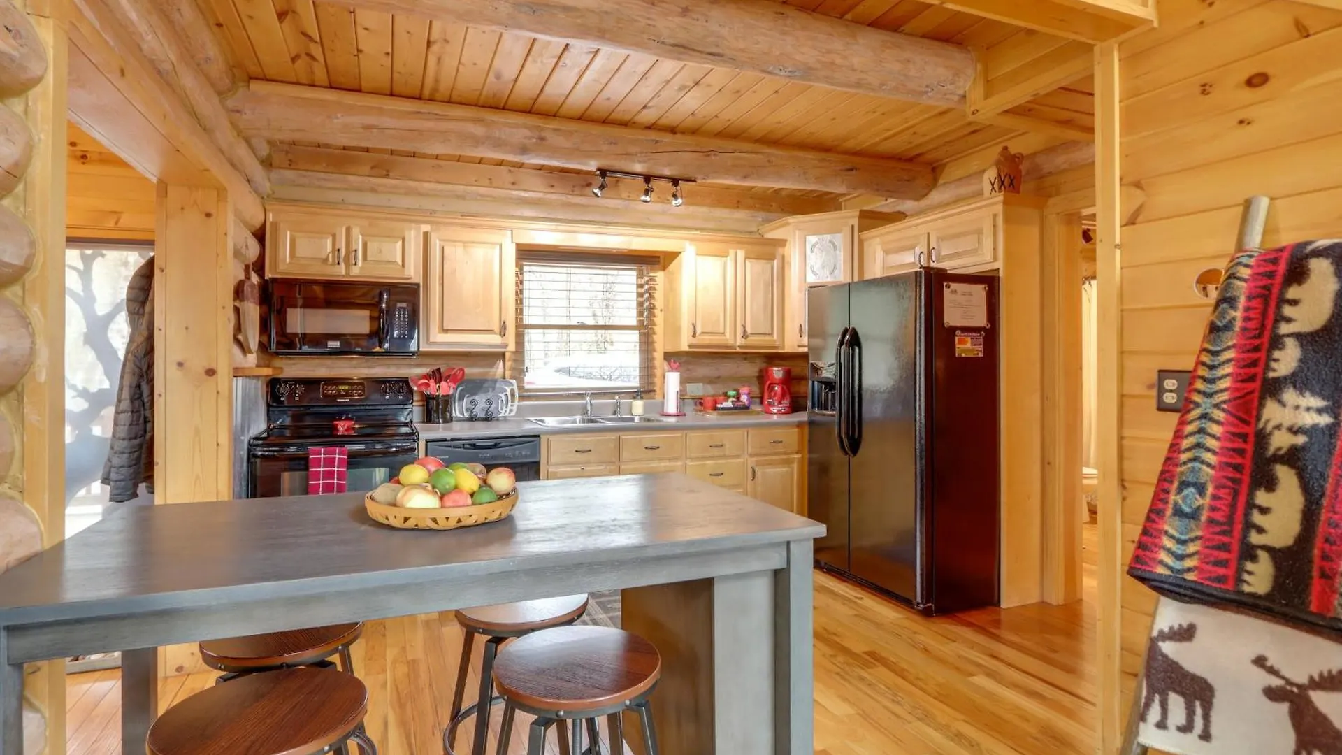 Log With Hot Tub And Game Room! Blue Ridge