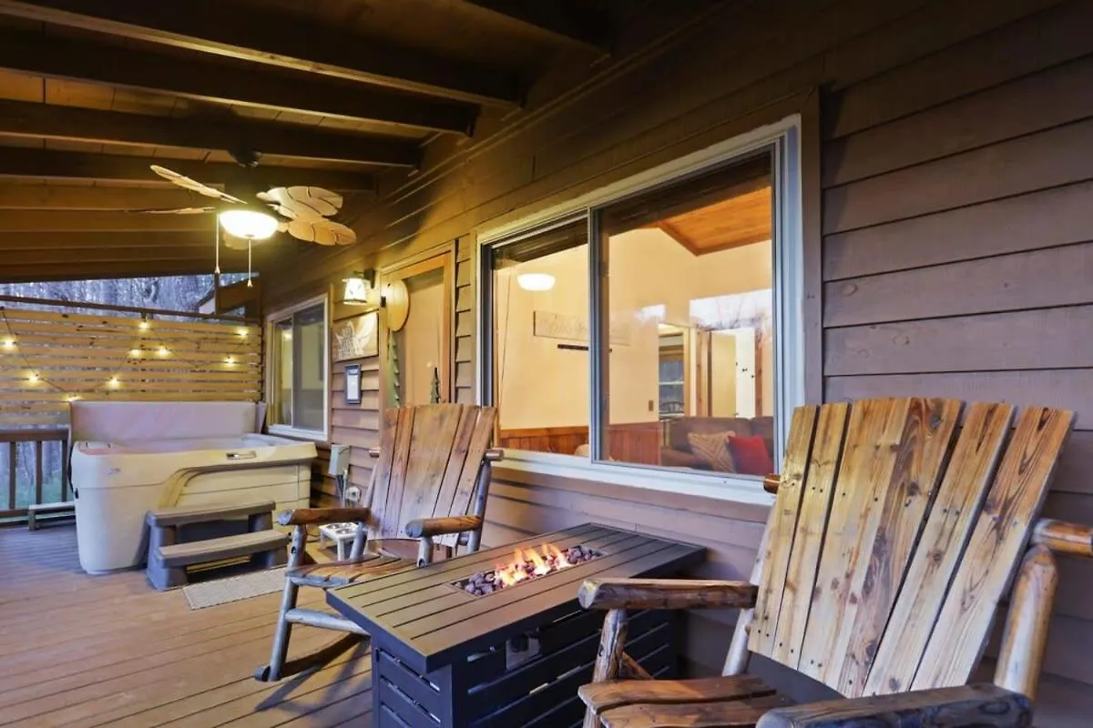 Mountain Views Hot Tub Firepit Close To Town Semesterbostad