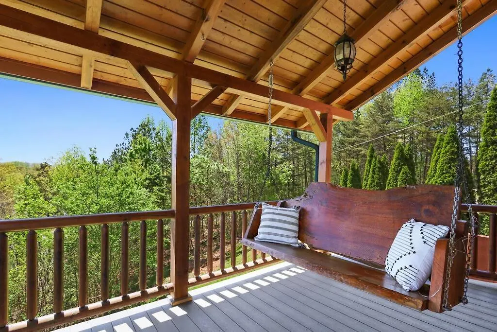 Sky High By Bk Stays. Large Cabin. Amazing Views. Game Room. Jacuzzi. Six Bedrooms. Sleeps 12 * بلو ريدج