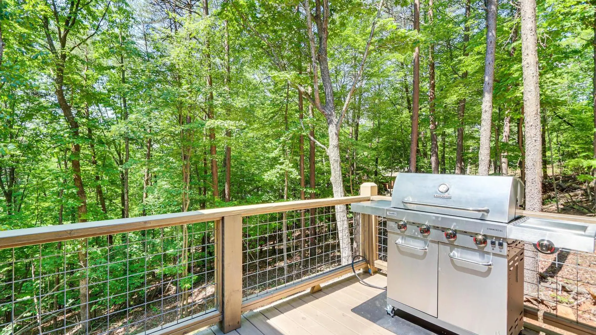 Peaceful Cabin, Forest View And Fireplace Feriehus
