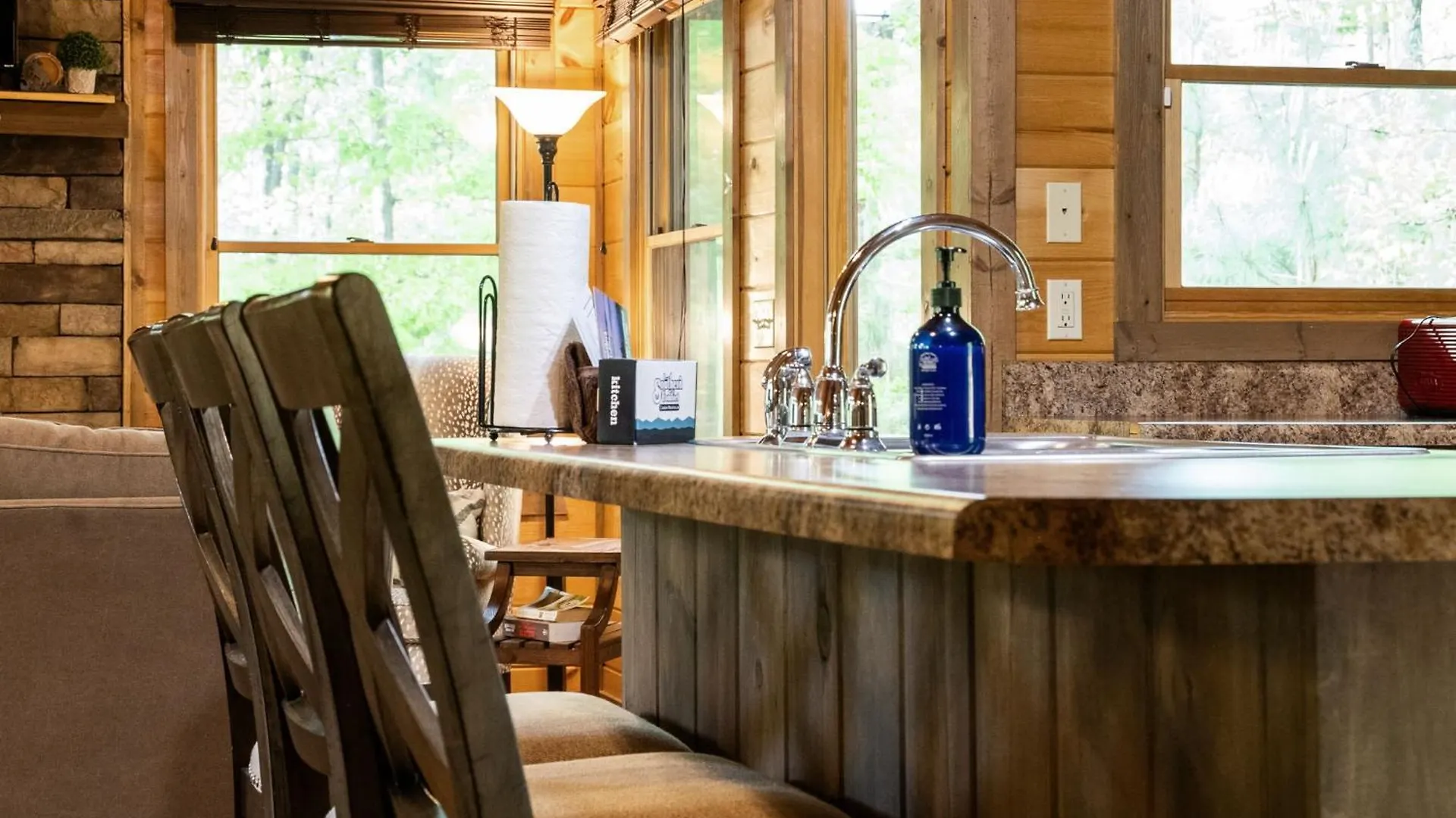 Wood Haven Retreat - Pet Friendly *