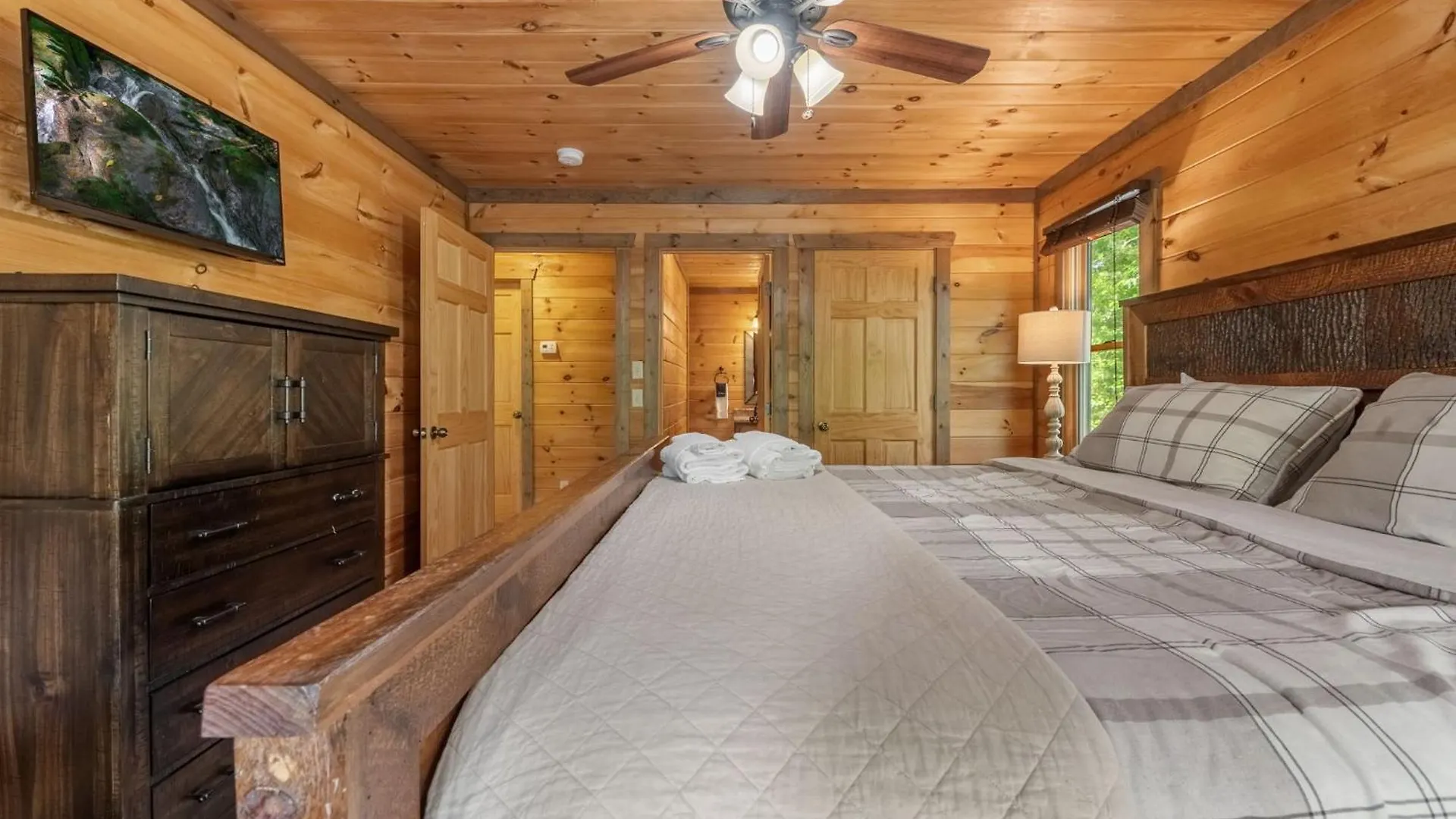Wood Haven Retreat - Pet Friendly Blue Ridge
