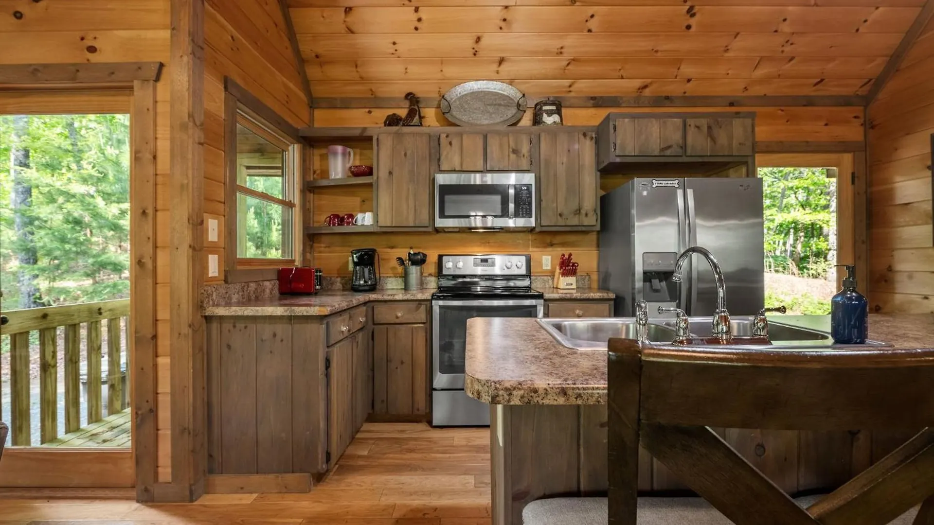 Wood Haven Retreat - Pet Friendly