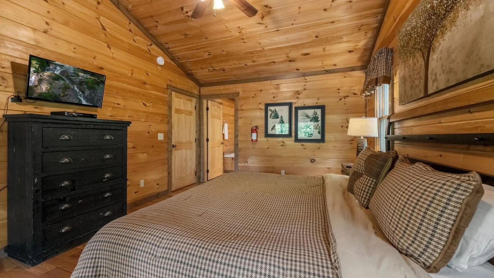Wood Haven Retreat - Pet Friendly *