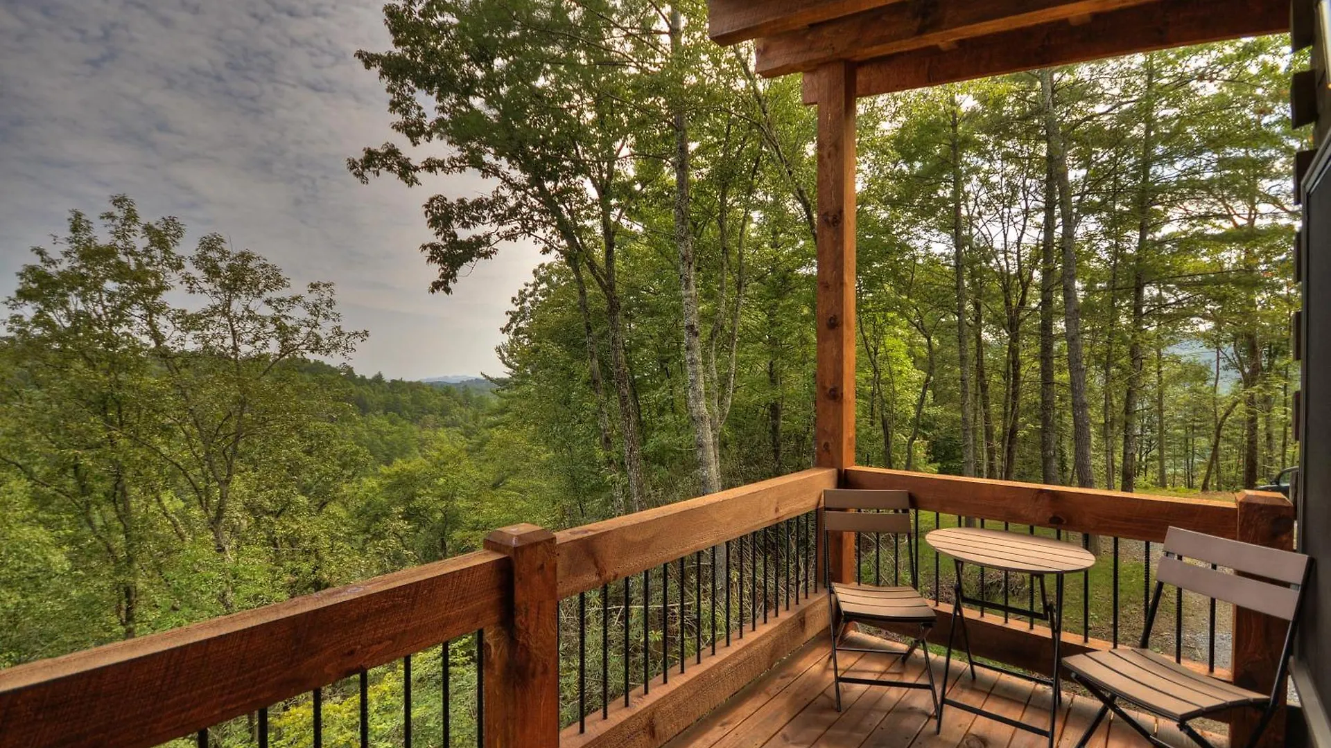 3 Peaks And A Treehouse - 10 Minutes To *