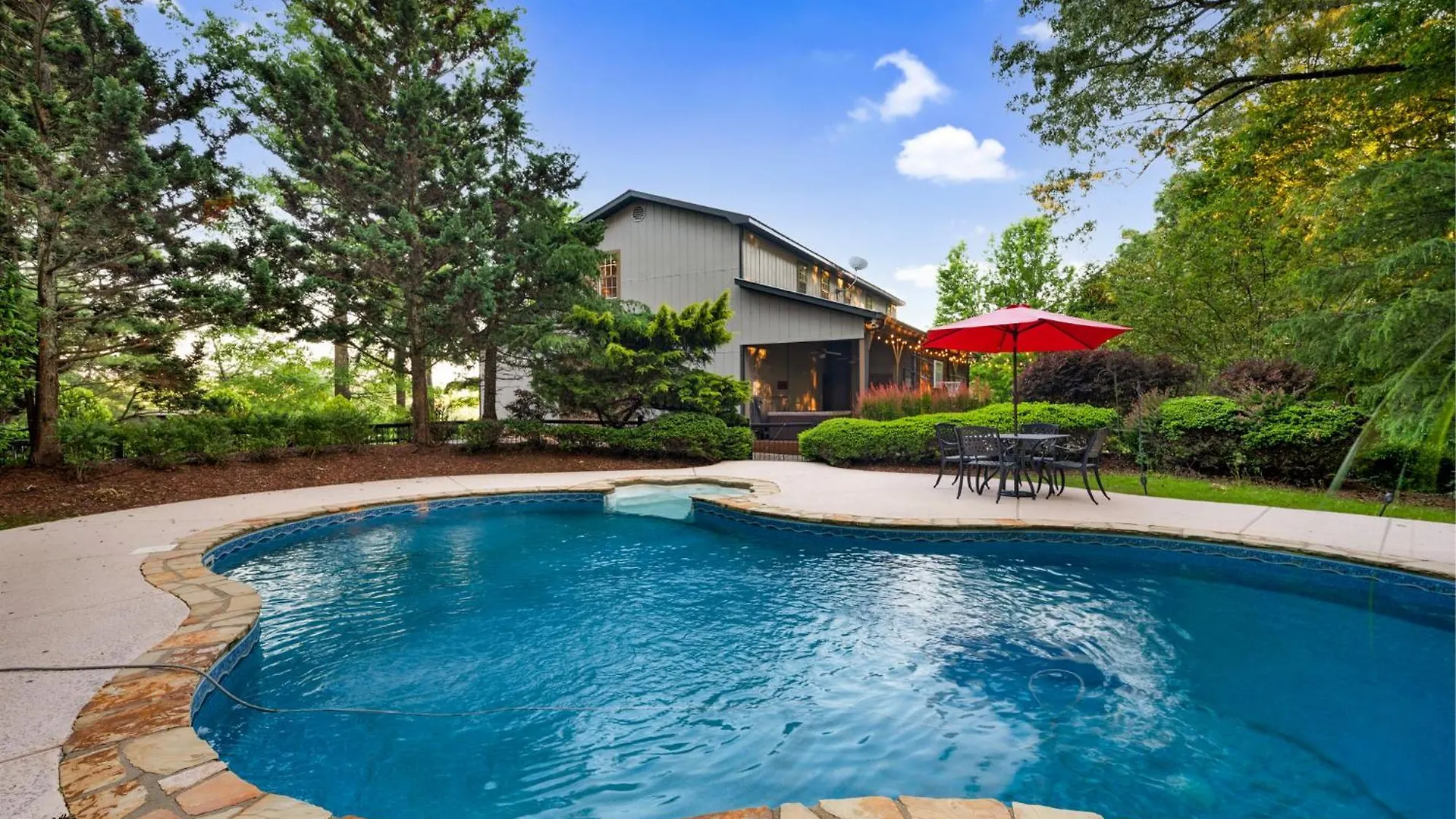 Moonlight Retreat - Private Pool Game