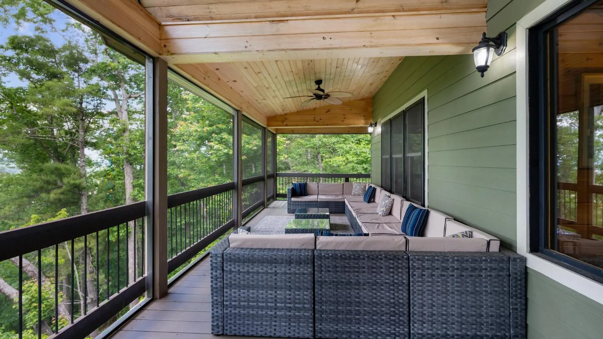 Happy Hour Heights - Only 5 Minutes To Downtown Blue Ridge