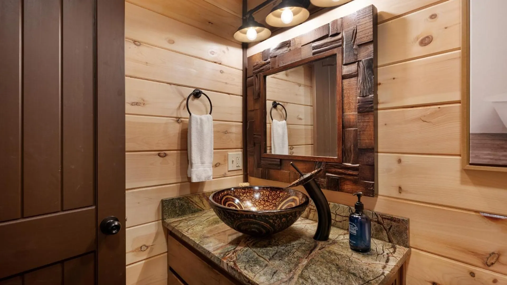 Happy Hour Heights - Only 5 Minutes To Downtown Blue Ridge