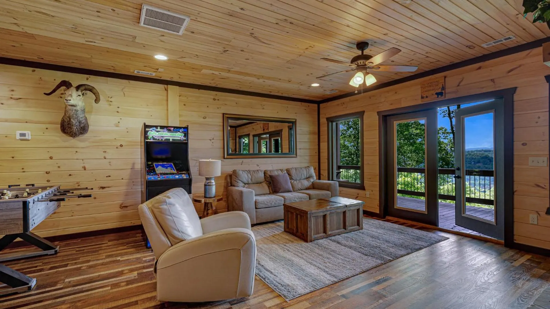 Happy Hour Heights - Only 5 Minutes To Downtown Blue Ridge
