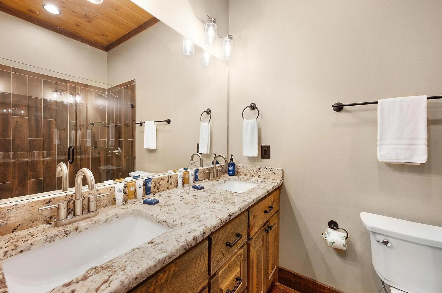 Tatil Evi Decked Out - Heights Blue Ridge