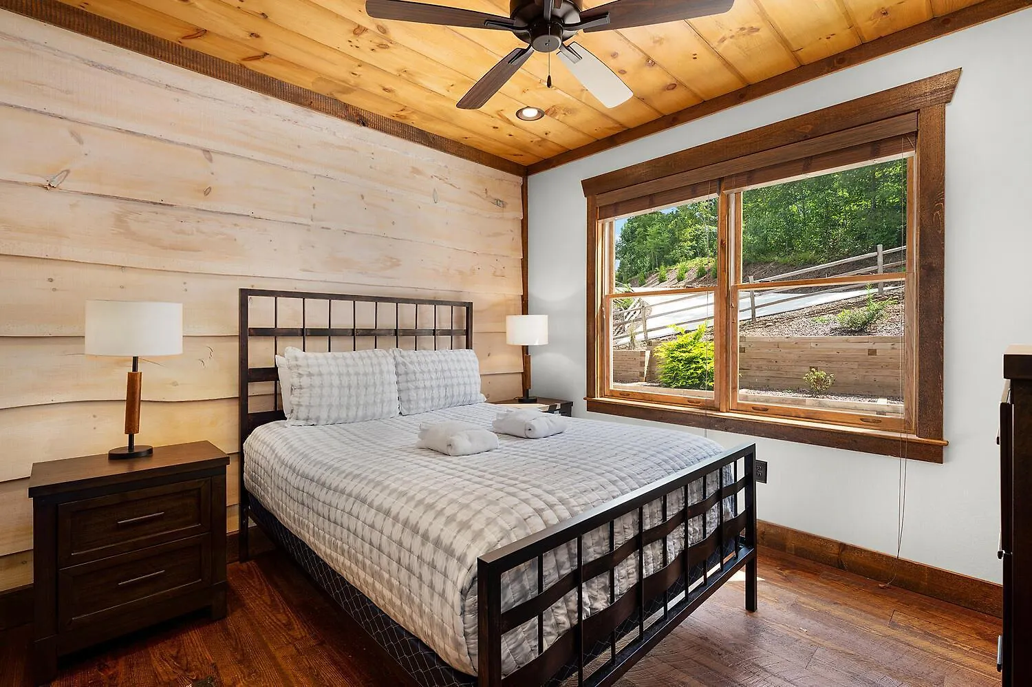 Decked Out - Heights Tatil Evi
