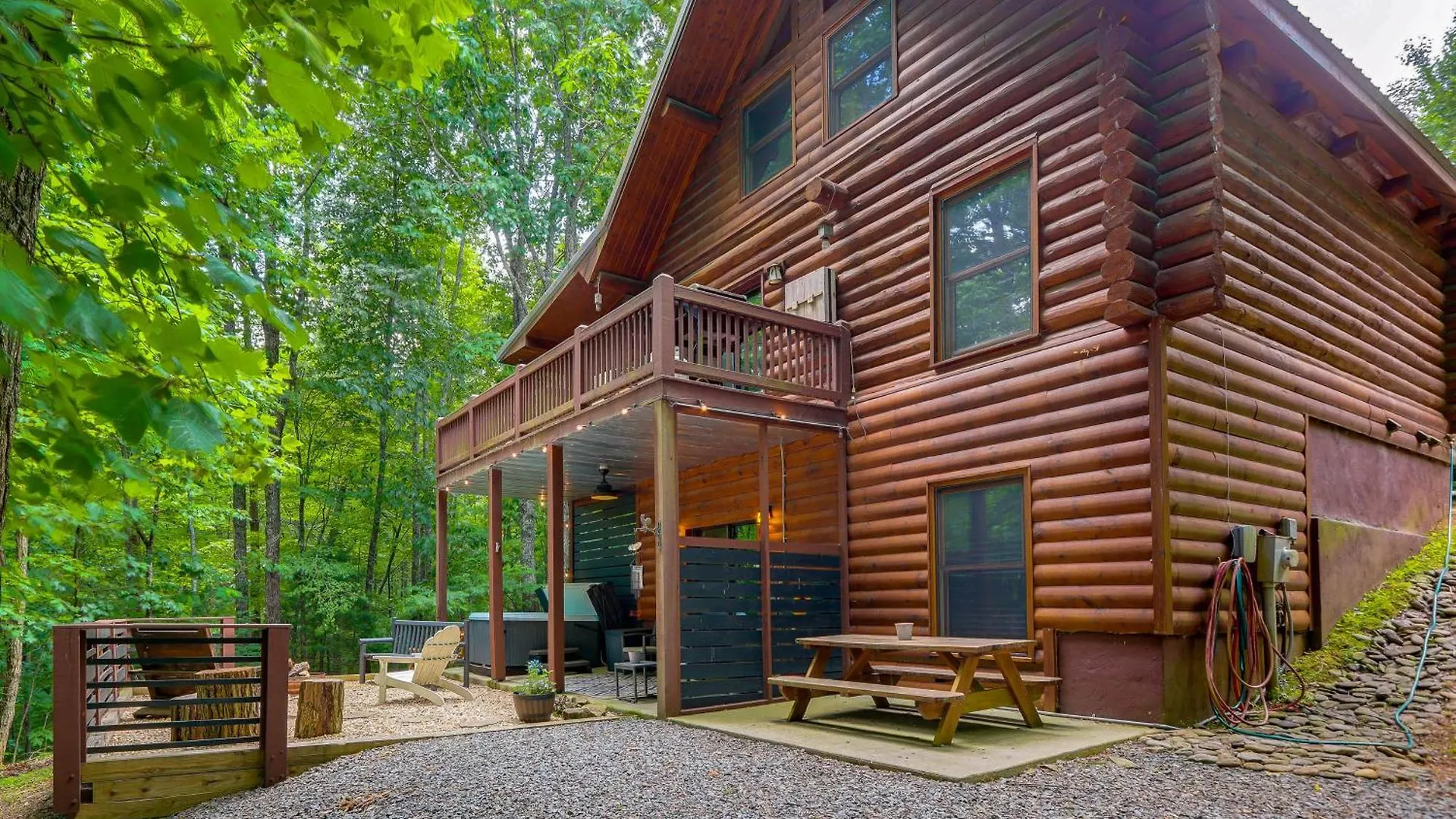 Log With Hot Tub And Game Room! Holiday home