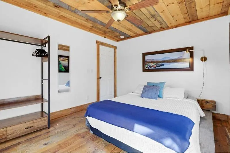 Lodge Daffodil Daydreams - Dog Friendly Blue Ridge