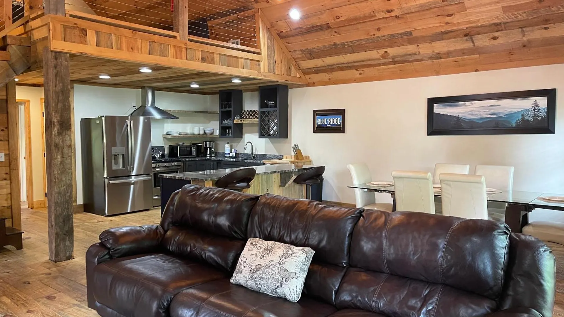 Daffodil Daydreams - Dog Friendly Lodge Blue Ridge