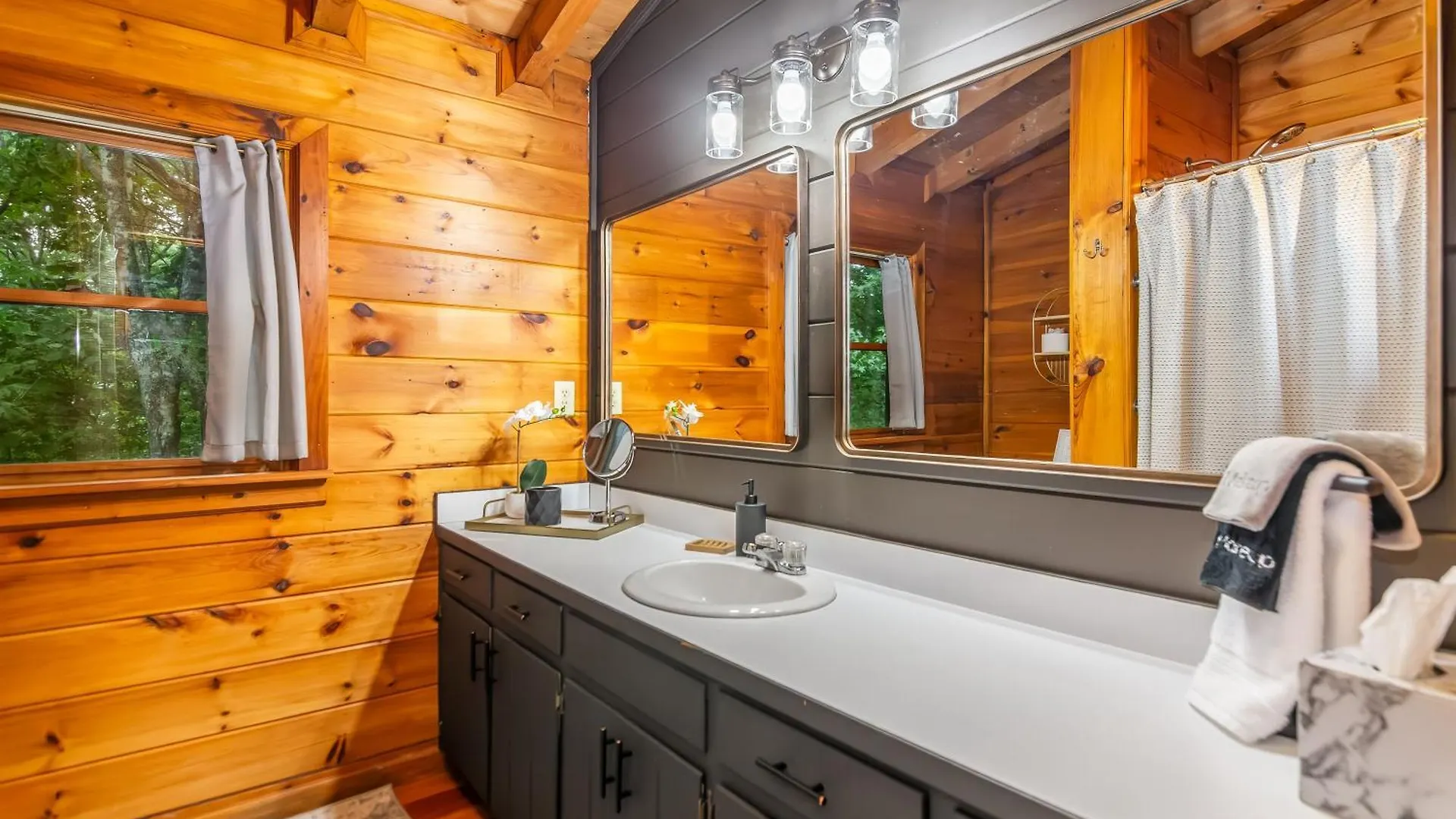 Downward Dog - Hot Tub, Pool Table, Fireplace, Yoga Den