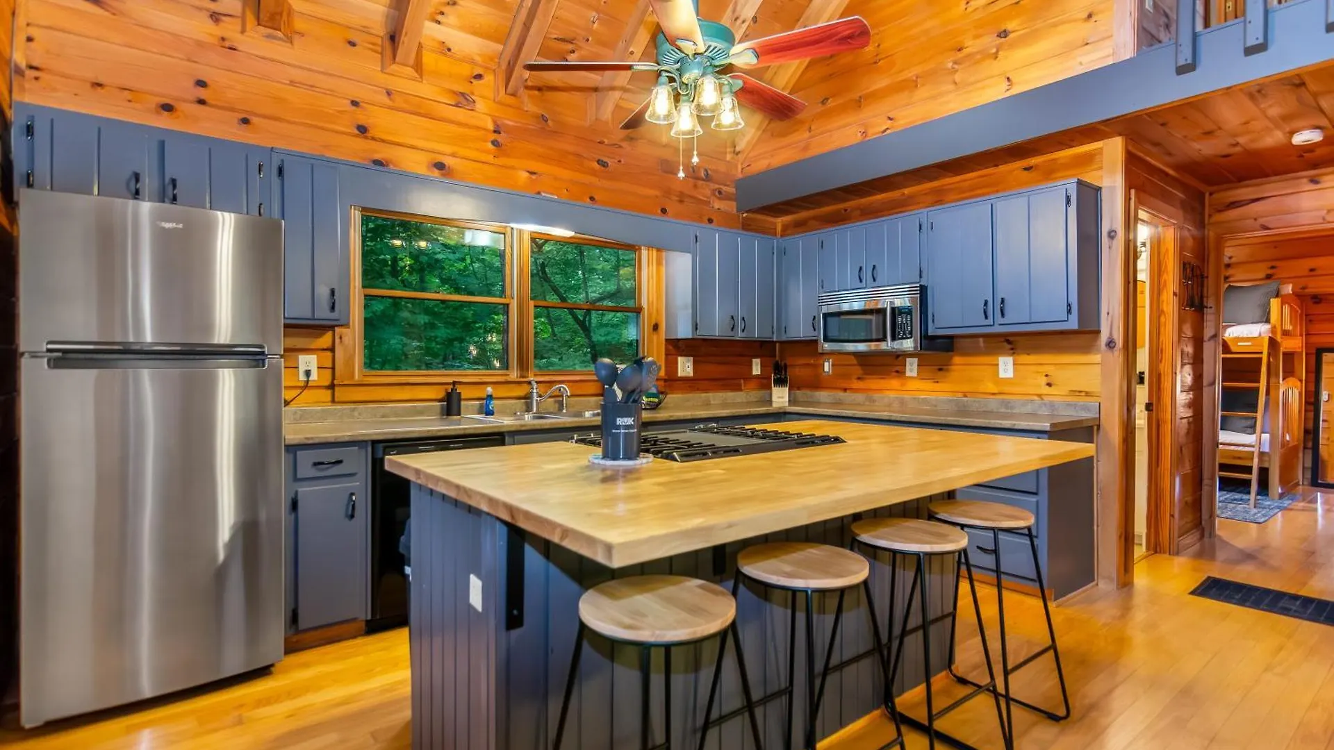 Downward Dog - Hot Tub, Pool Table, Fireplace, Yoga Den