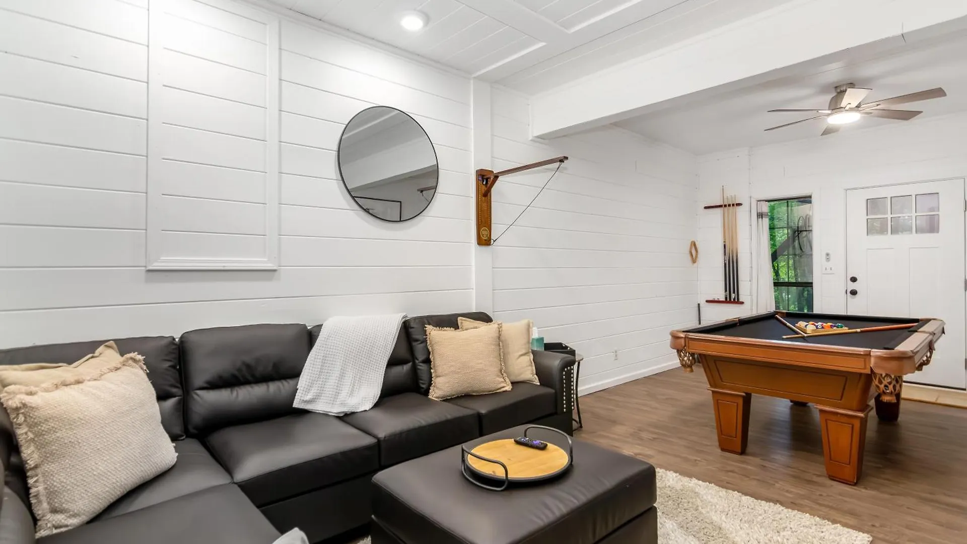 Downward Dog - Hot Tub, Pool Table, Fireplace, Yoga Den