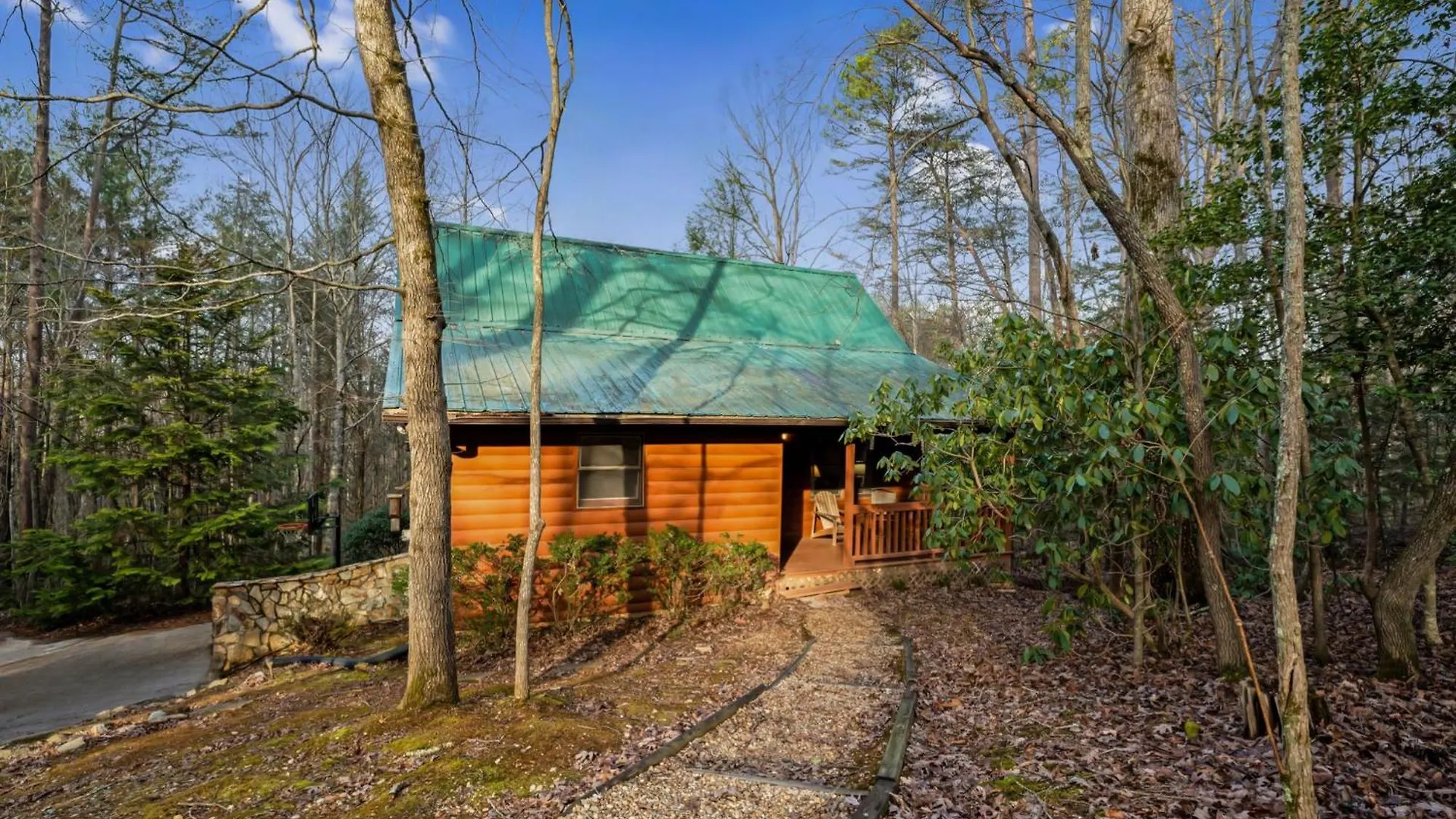 Peaceful Living Minutes From Hot Tub Pool Table *