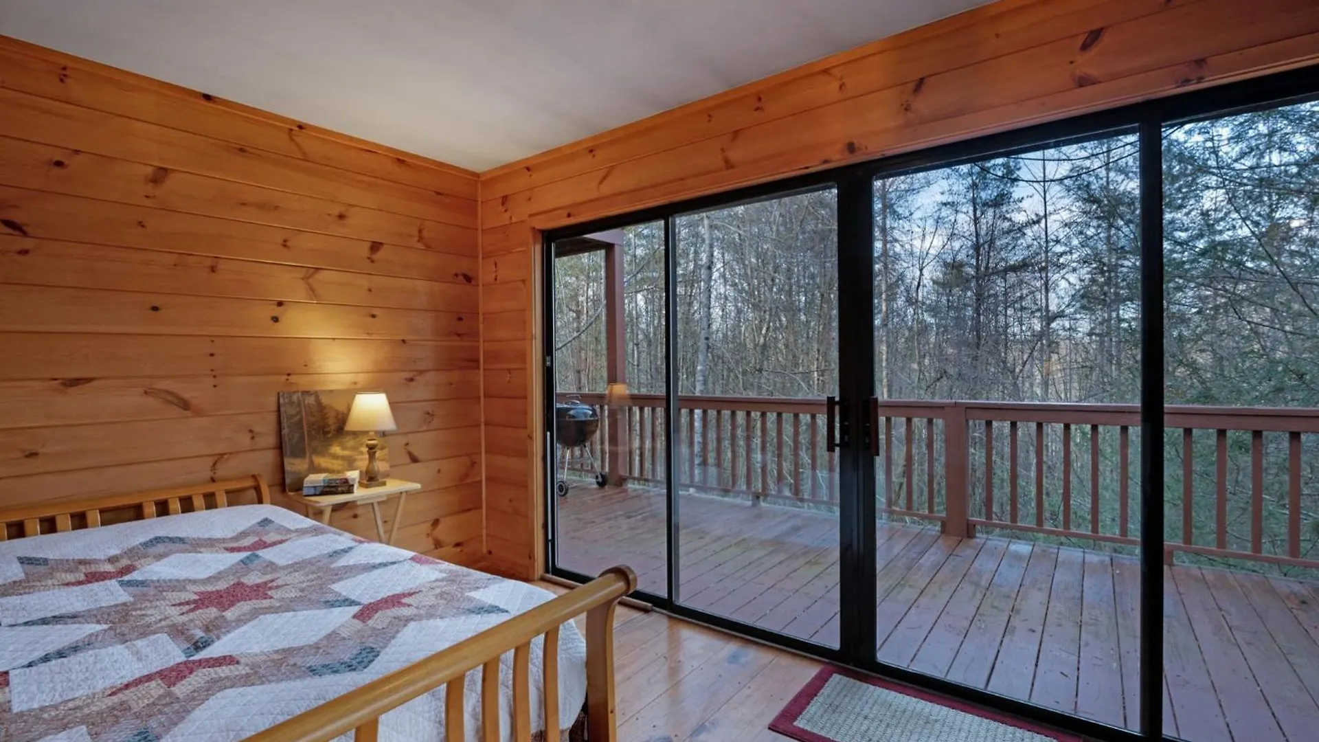 Peaceful Living Minutes From Hot Tub Pool Table