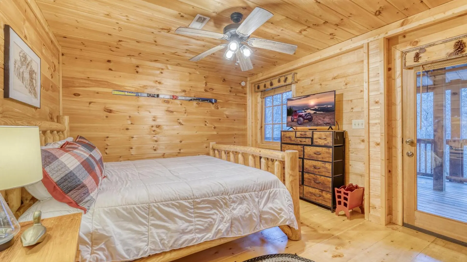 Σπίτι διακοπών Secluded Sunrise Ridge-10 Min From Blue Ridge, King Beds, Hot Tub, 2 Porches, Fireplace Wood Burning, Mountain View, Cozy