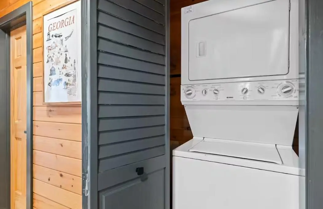 The Fox & Fir Luxe Retreat- Sauna & Cold Plunge