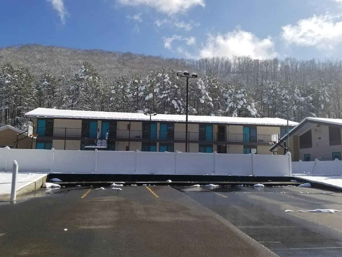 Blue Sky Inn- Complimentary Happy Hour Th-sun, Veteran Owned, Full Breakfast, Space, 1 Mile From Blue Ridge, Fire Pit 2*