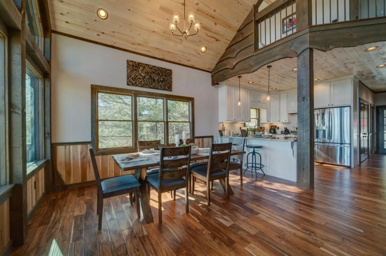 Bear Claw Holiday home